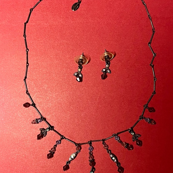 Sweet Romance Vintage Victorian crystal necklace set. Pre owned 18” inches long